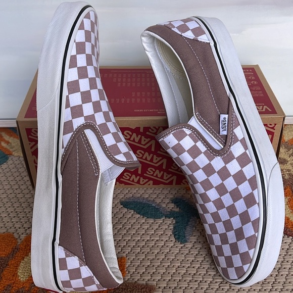 Vans Men’s Classic Slip-On
Color Theory Checkerboard
VN000BVZC9|
Sneakers - Picture 12 of 16
